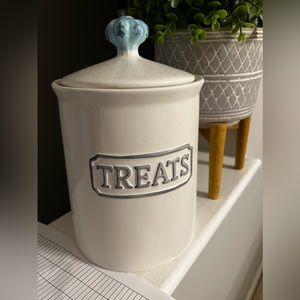 Treat jar